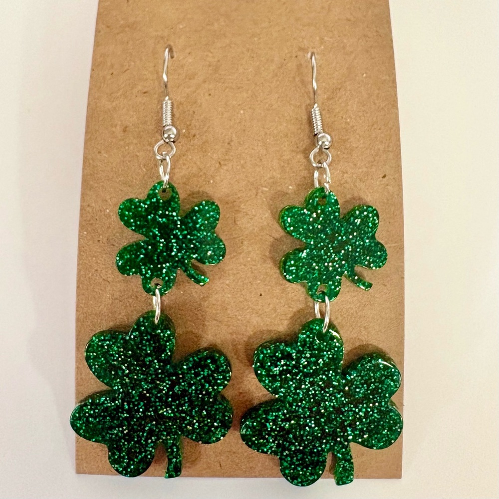 NEW Sparkle Green Shamrock Dangle Earrings ~ St. Patrick’s Day ~ Irish ~ March